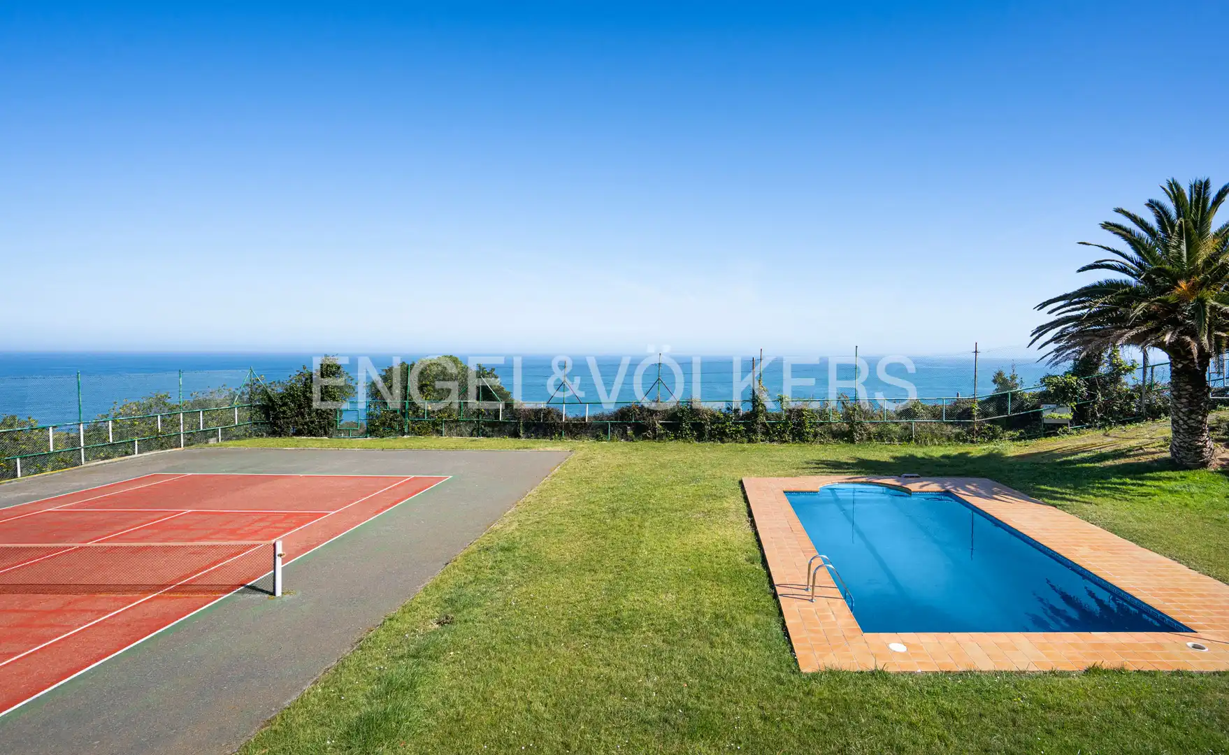 Piscina de Casa o chalet en venta en Gijón  con Calefacción, Trastero y Piscina