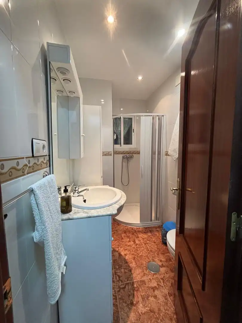Baño de Piso de alquiler en Granada con Aire acondicionado y Amueblado