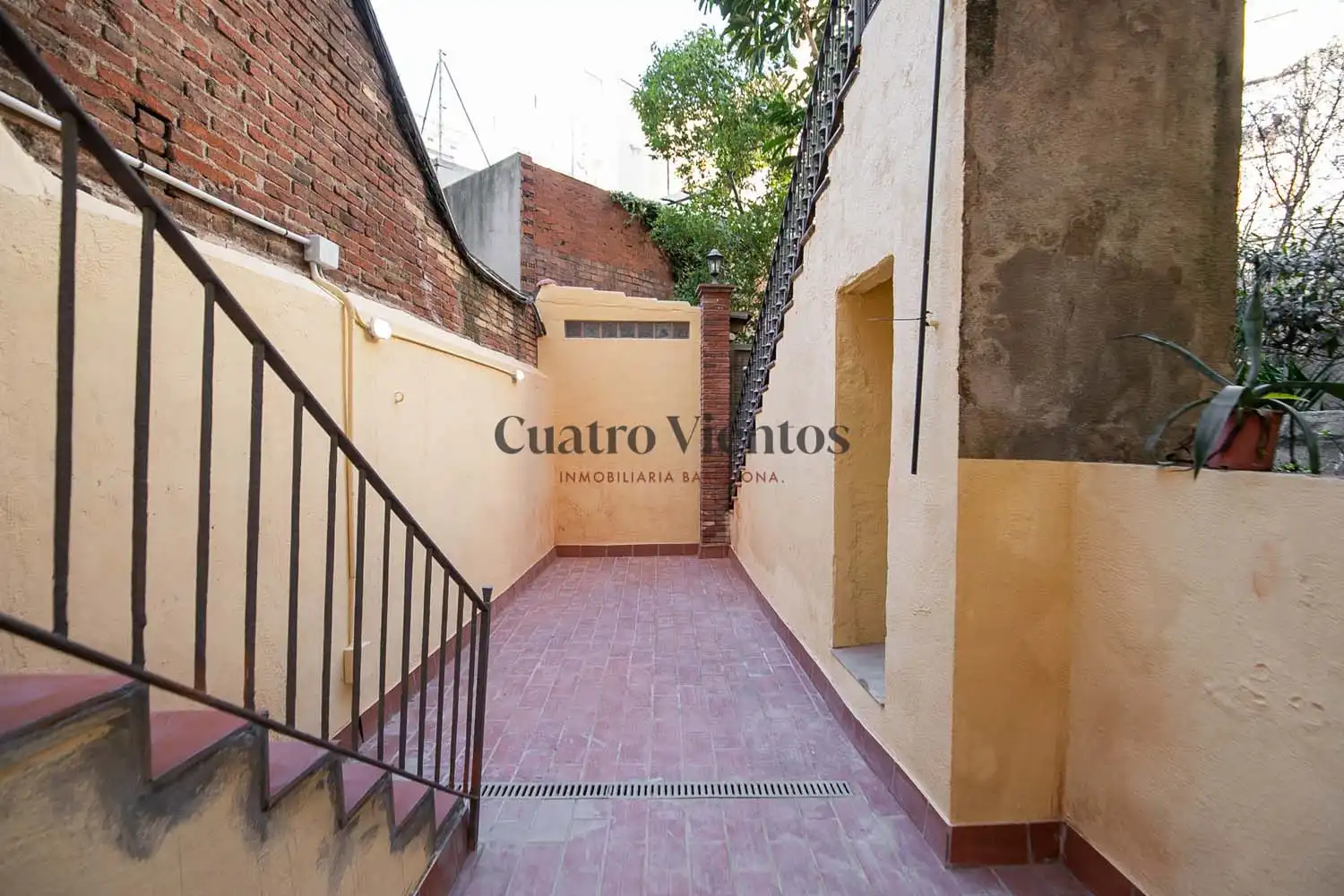 Vista exterior de Piso en venta en Barcelona con Aire acondicionado, Calefacción y Parquet
