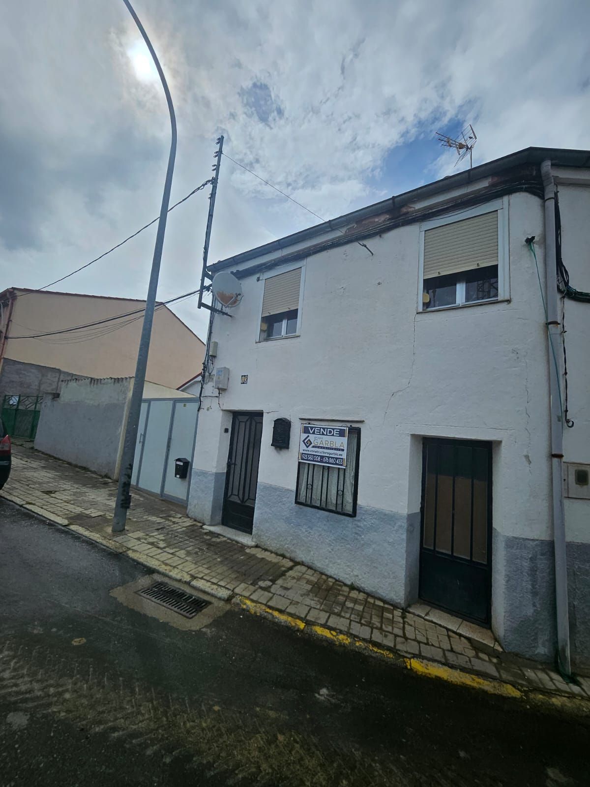 Vista exterior de Edifici en venda en Guijuelo