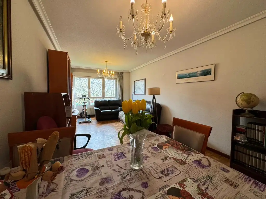 Sala d'estar de Pis en venda en Gijón  amb Calefacció, Parquet i Traster