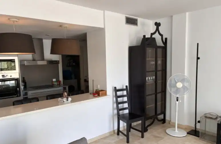 Küche von Einfamilien-Reihenhaus zum Verkauf in Santa Eulària des Riu mit Klimaanlage, Terrasse und Möbliert