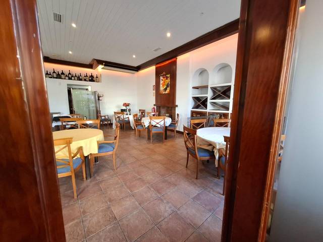 Local comercial en Alquiler en Avenida de Carlota Alessandri en La Carihuela - Los Nidos