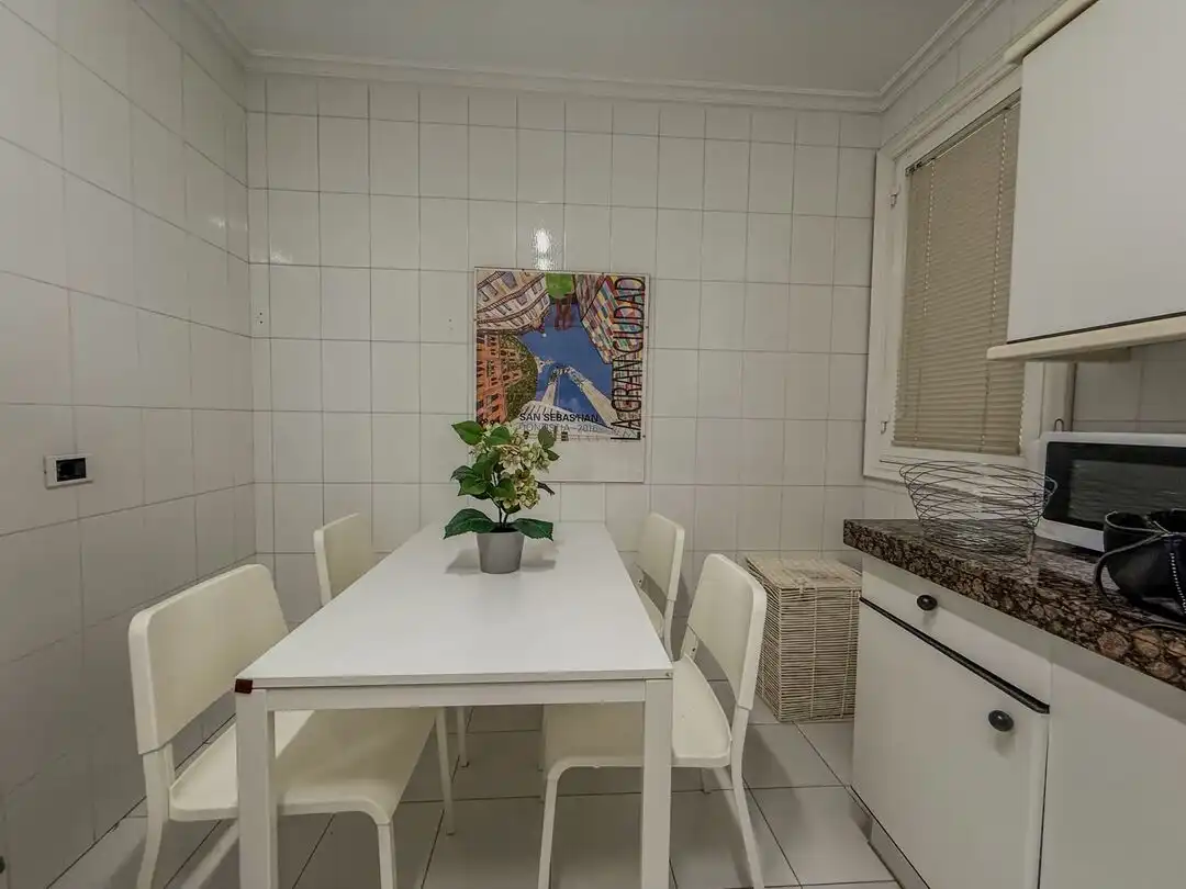 Cocina de Piso de alquiler en Donostia - San Sebastián  con Calefacción, Horno y Lavadora