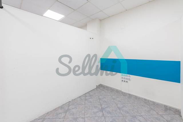 Local comercial en Alquiler en Hermanos Menéndez Pidal en Plaza de América