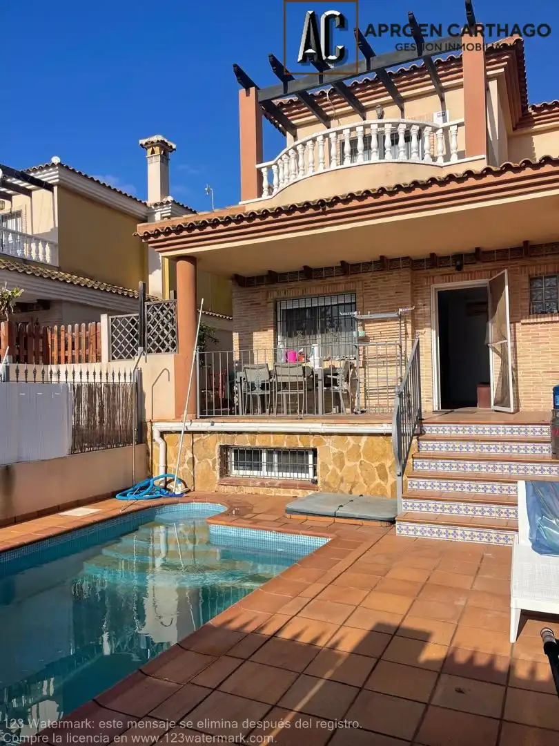 Xalet amb piscina en venda a Calle Moratalla