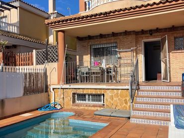 Xalet amb piscina en venda a Calle Moratalla