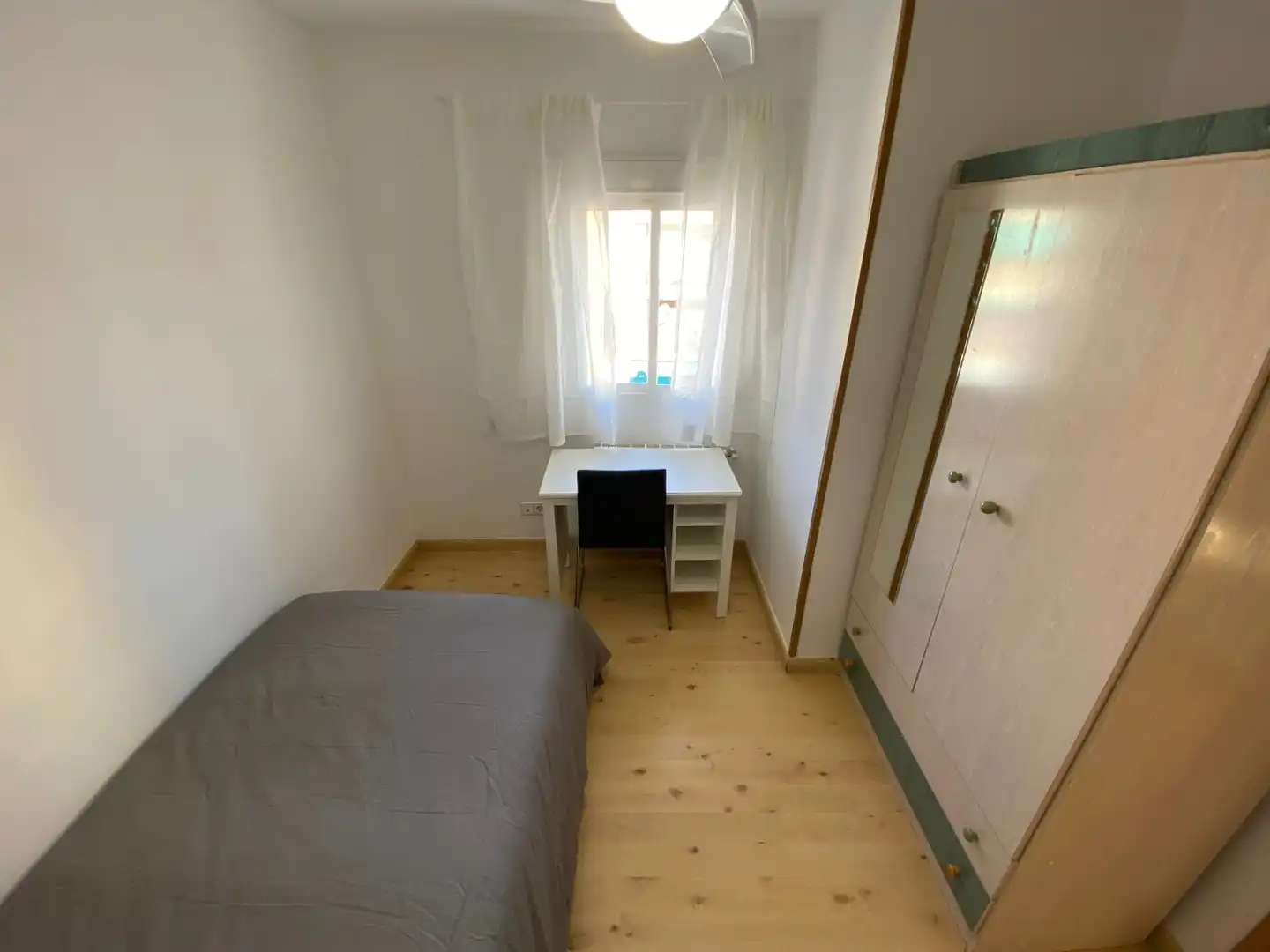 Habitació a Calle Escoriaza, 13, Los Ángeles