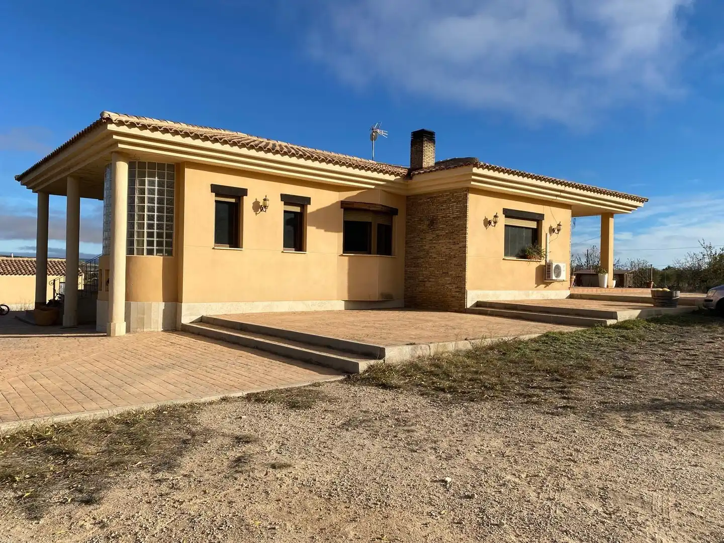 Vista exterior de Casa o xalet en venda en Yecla amb Aire condicionat, Calefacció i Traster