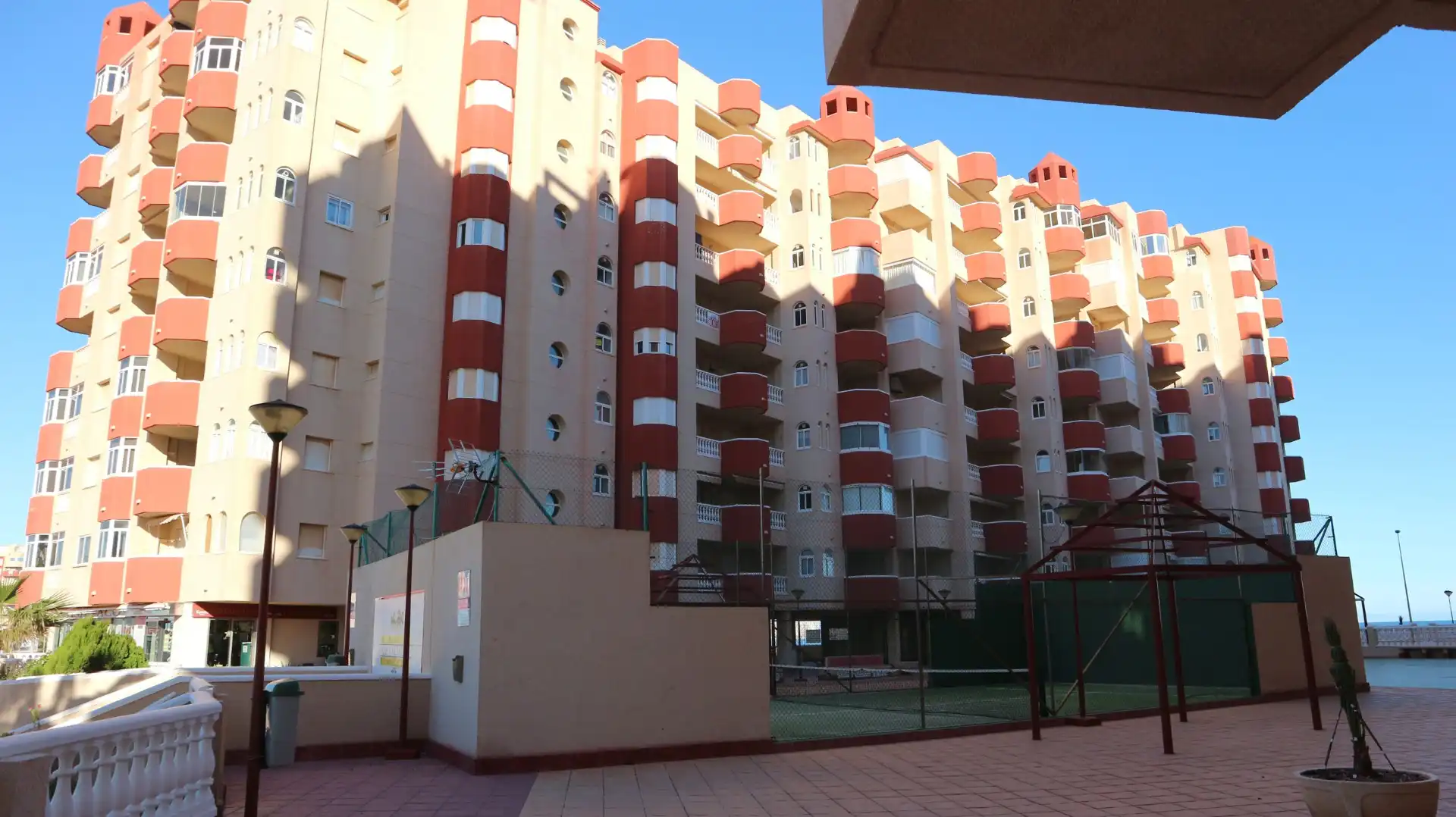 Vista exterior de Apartamento en venta en La Manga del Mar Menor con Aire acondicionado, Terraza y Amueblado