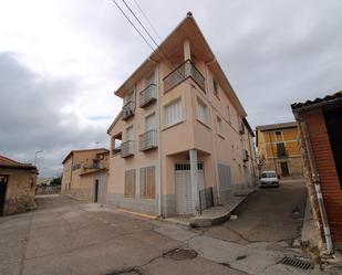 Vista exterior de Casa adosada en venda en Torrelaguna amb Aire condicionat, Calefacció i Terrassa