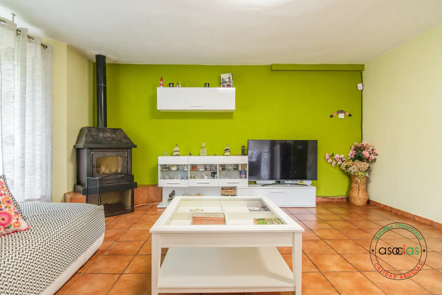 Sala d'estar de Casa o xalet en venda en Soto del Barco amb Calefacció, Jardí privat i Terrassa