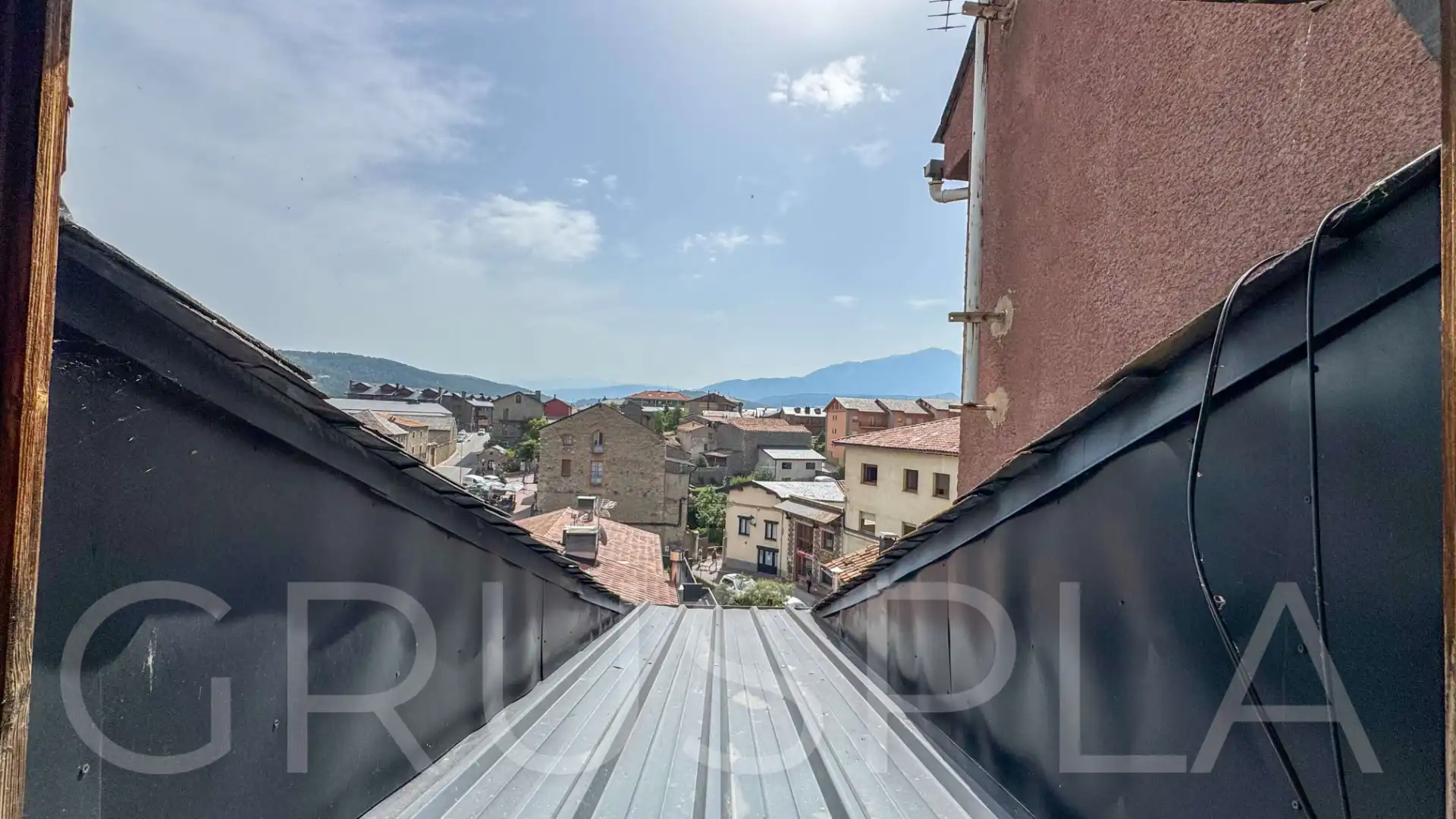 Vista exterior de Àtic en venda en Bellver de Cerdanya amb Calefacció