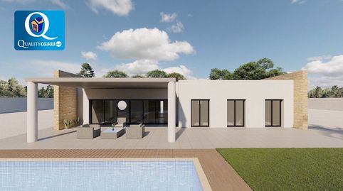 Chalet en venta en Pinoso, 3 dormitorios.