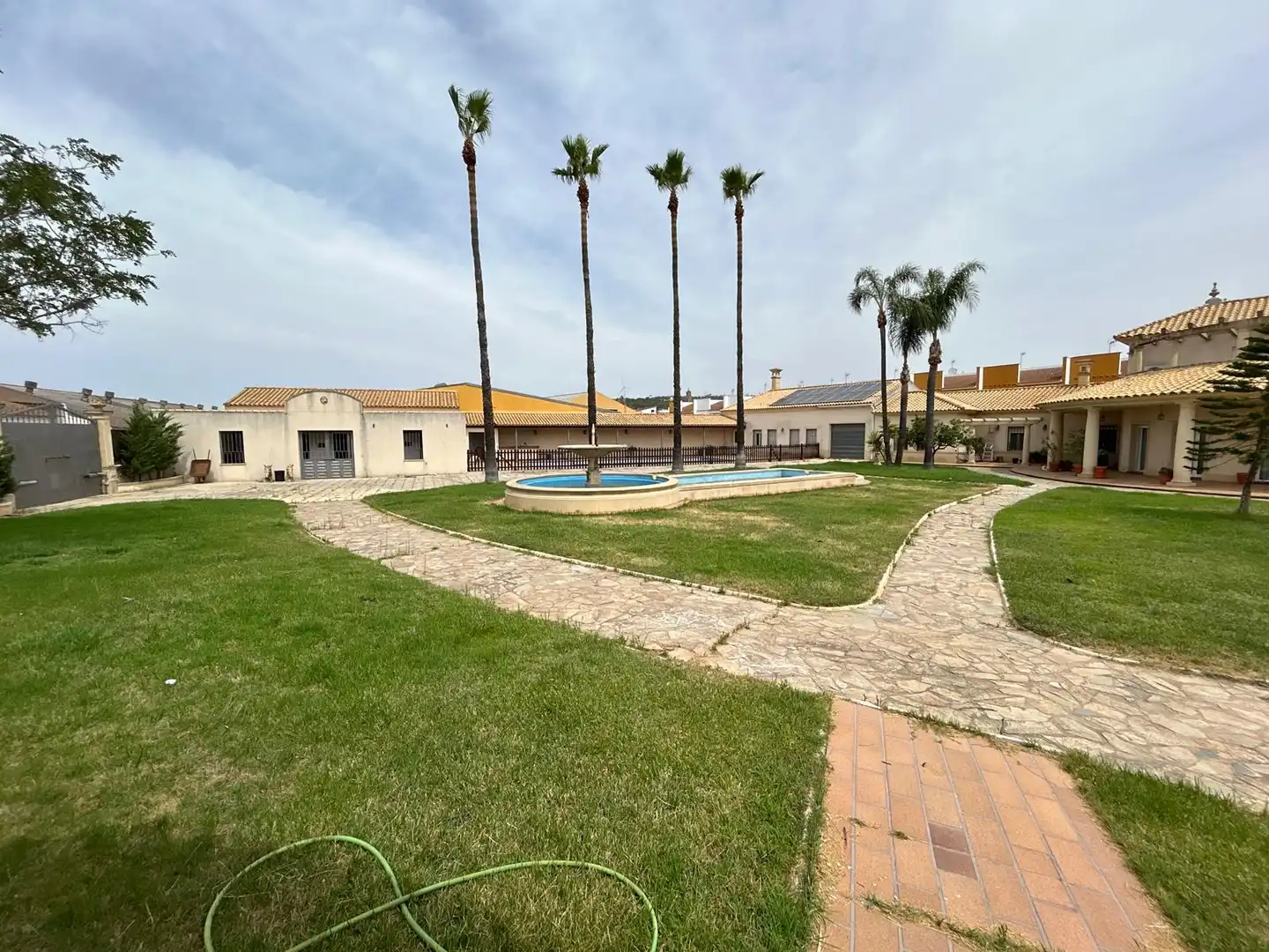 Vista exterior de Casa o xalet en venda en Villanueva de los Castillejos amb Aire condicionat, Calefacció i Jardí privat