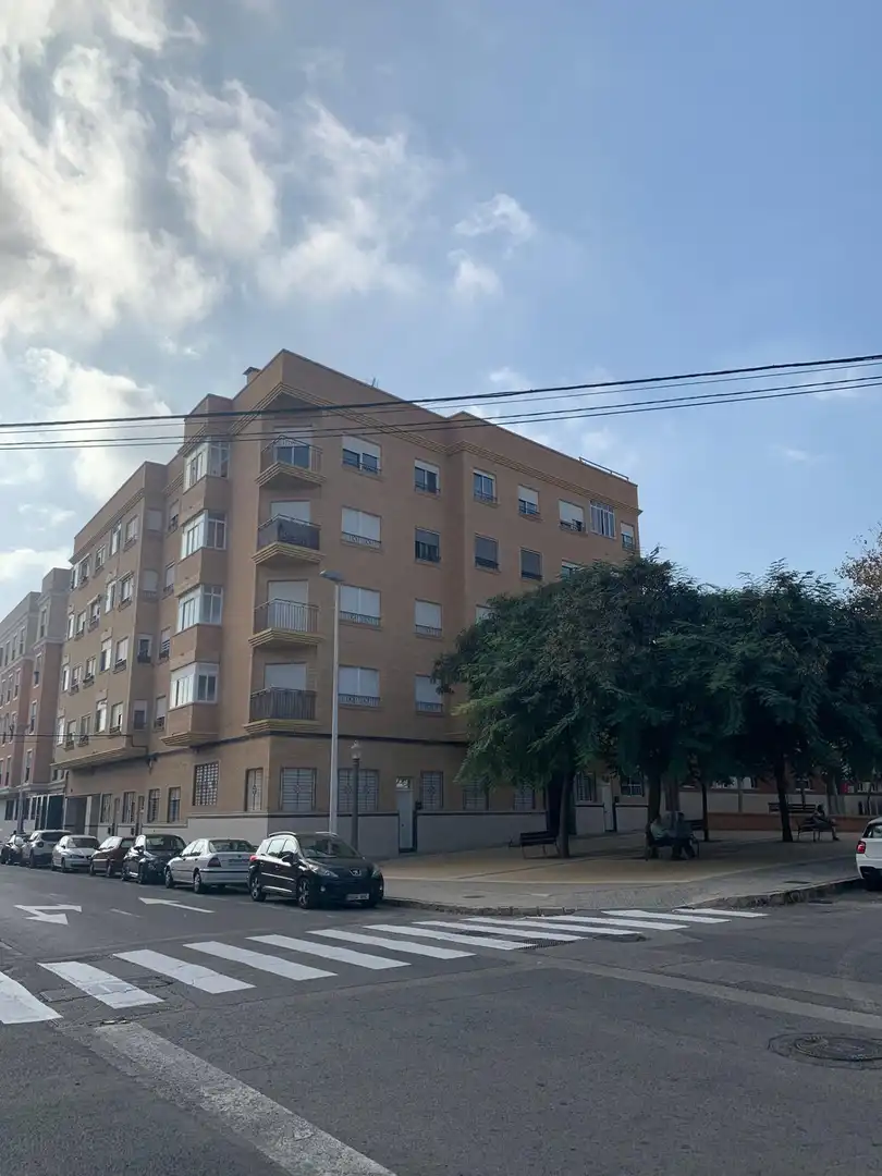 Vista exterior de Pis en venda en Elche / Elx amb Aire condicionat