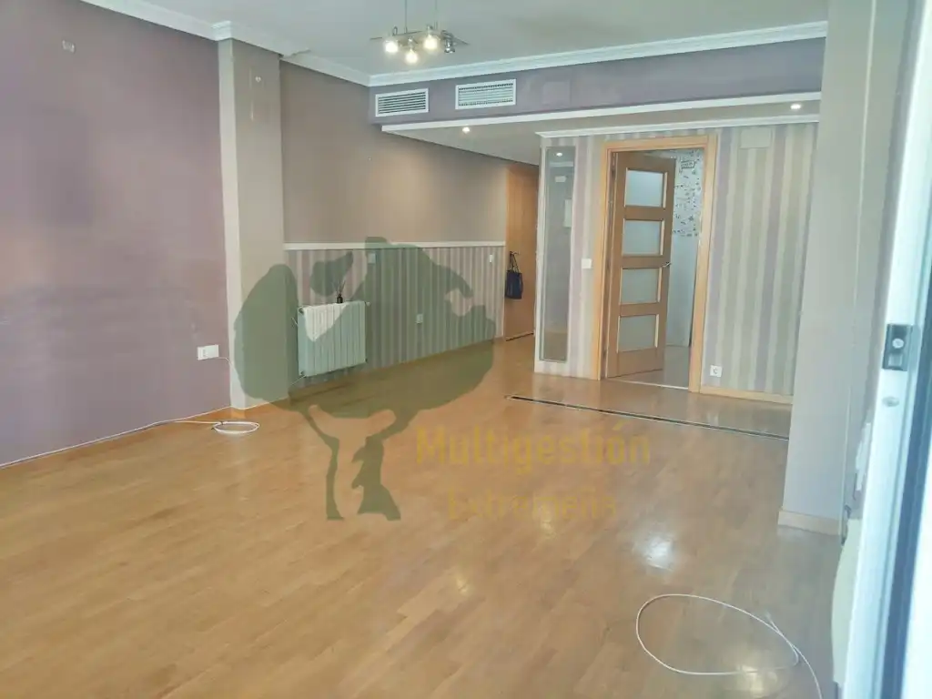 Piso en venta en Cáceres con Aire acondicionado, Jardín privado y Piscina comunitaria