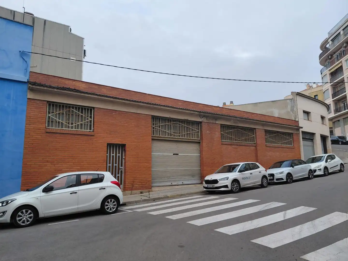 Vista exterior de Nave industrial de alquiler en Manresa