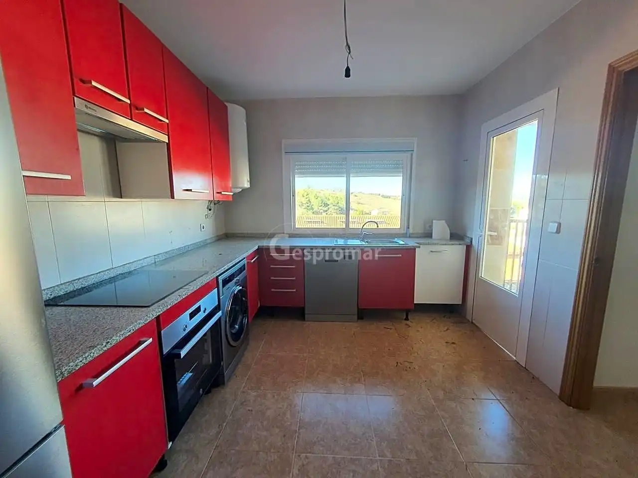 Cuina de Casa adosada en venda en Belmonte de Tajo amb Calefacció, Jardí privat i Terrassa