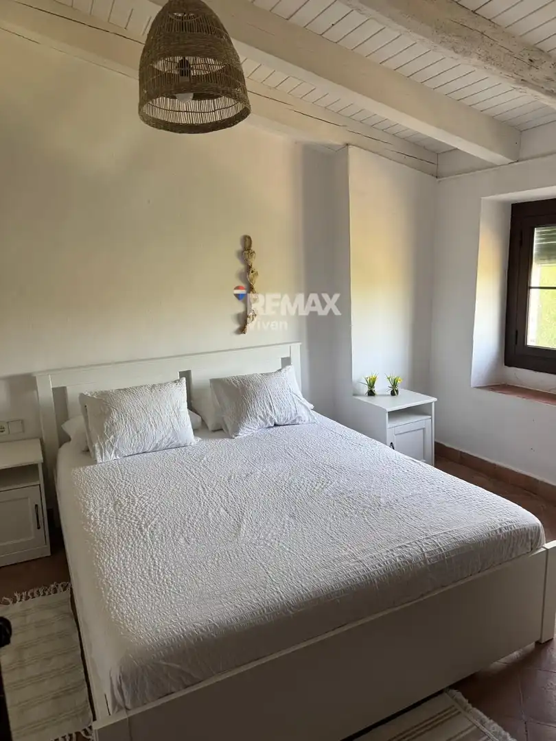 Dormitori de Finca rústica en venda en Zaragoza amb Aire condicionat, Calefacció i Jardí privat