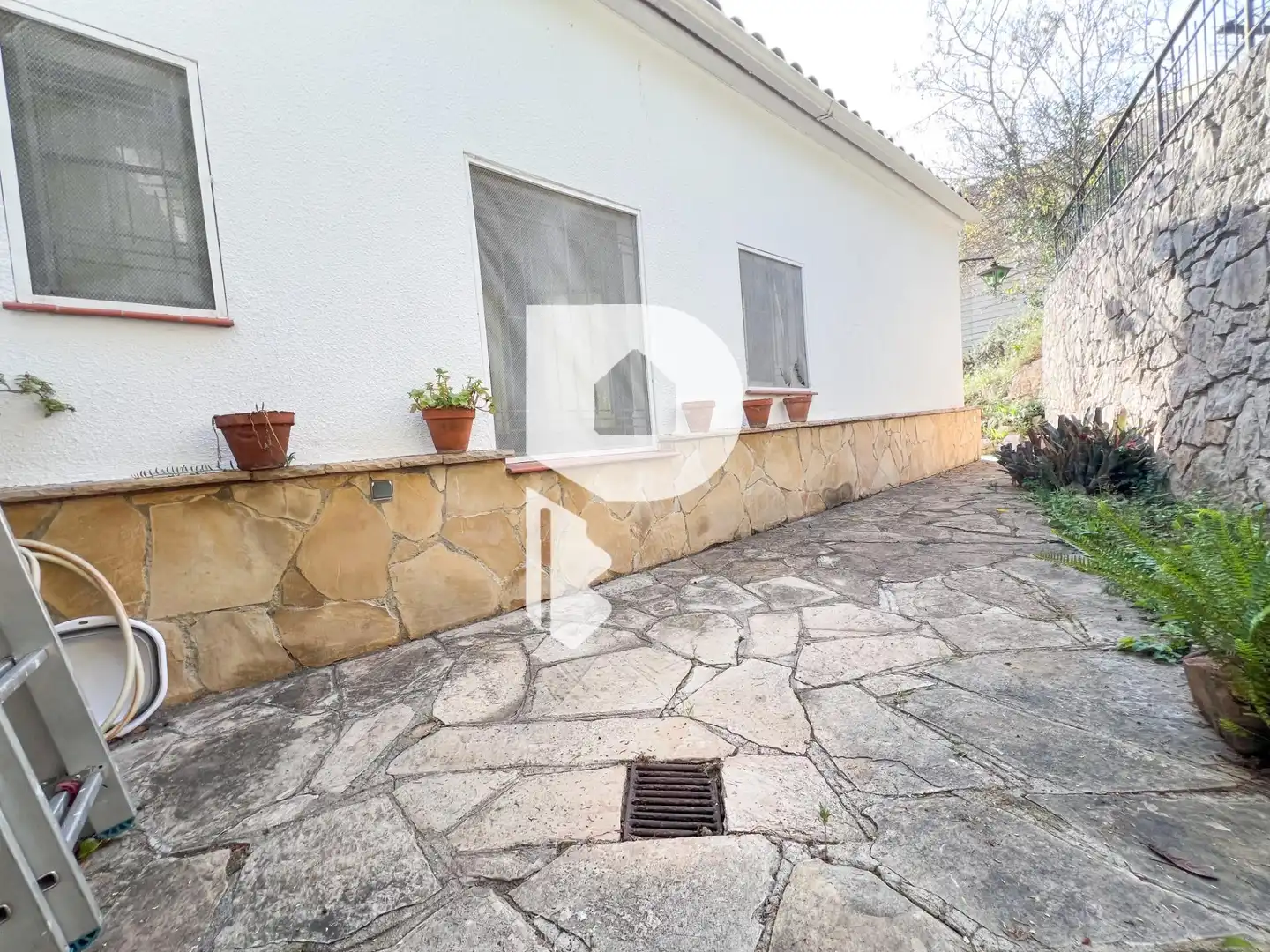 Vista exterior de Casa o xalet en venda en Vallirana amb Calefacció, Jardí privat i Terrassa
