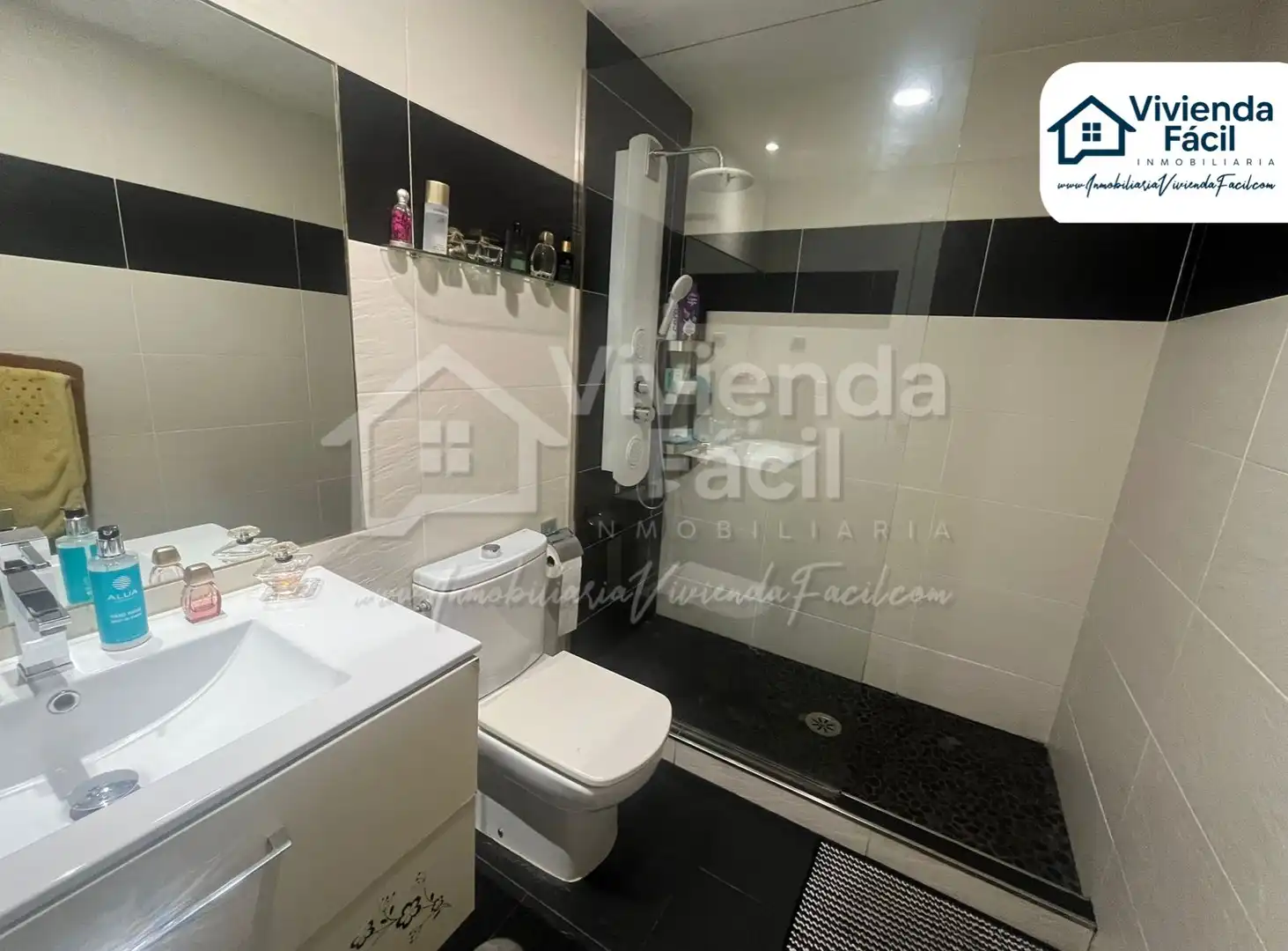 Bathroom of Flat for sale in Alcobendas  with Air Conditioner, Heating and Parquet flooring