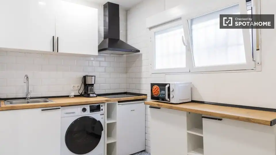 Kitchen of Flat for rent in Madrid  with Air Conditioner, Heating and Furnished