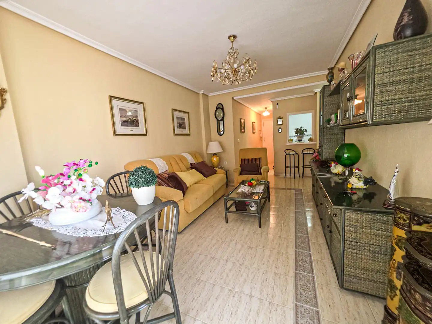 Wohnzimmer von Wohnung zum Verkauf in Torrevieja mit Klimaanlage, Heizung und Terrasse