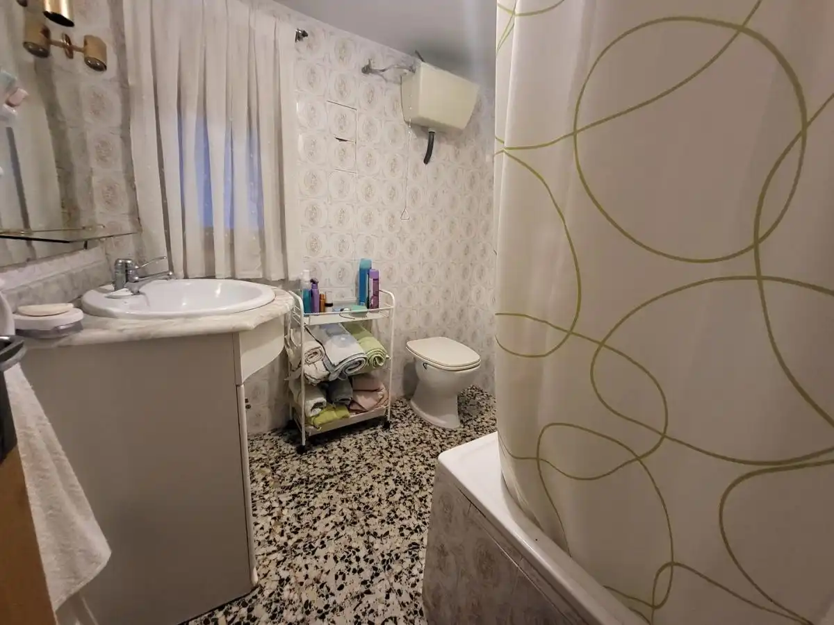 Bany de Casa o xalet en venda en Sisante amb Piscina