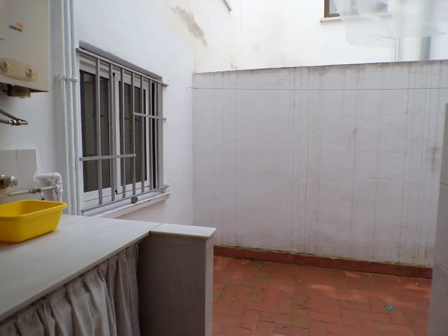 Schlafzimmer von Wohnung zum Verkauf in Rocafort mit Ofen und Balkon