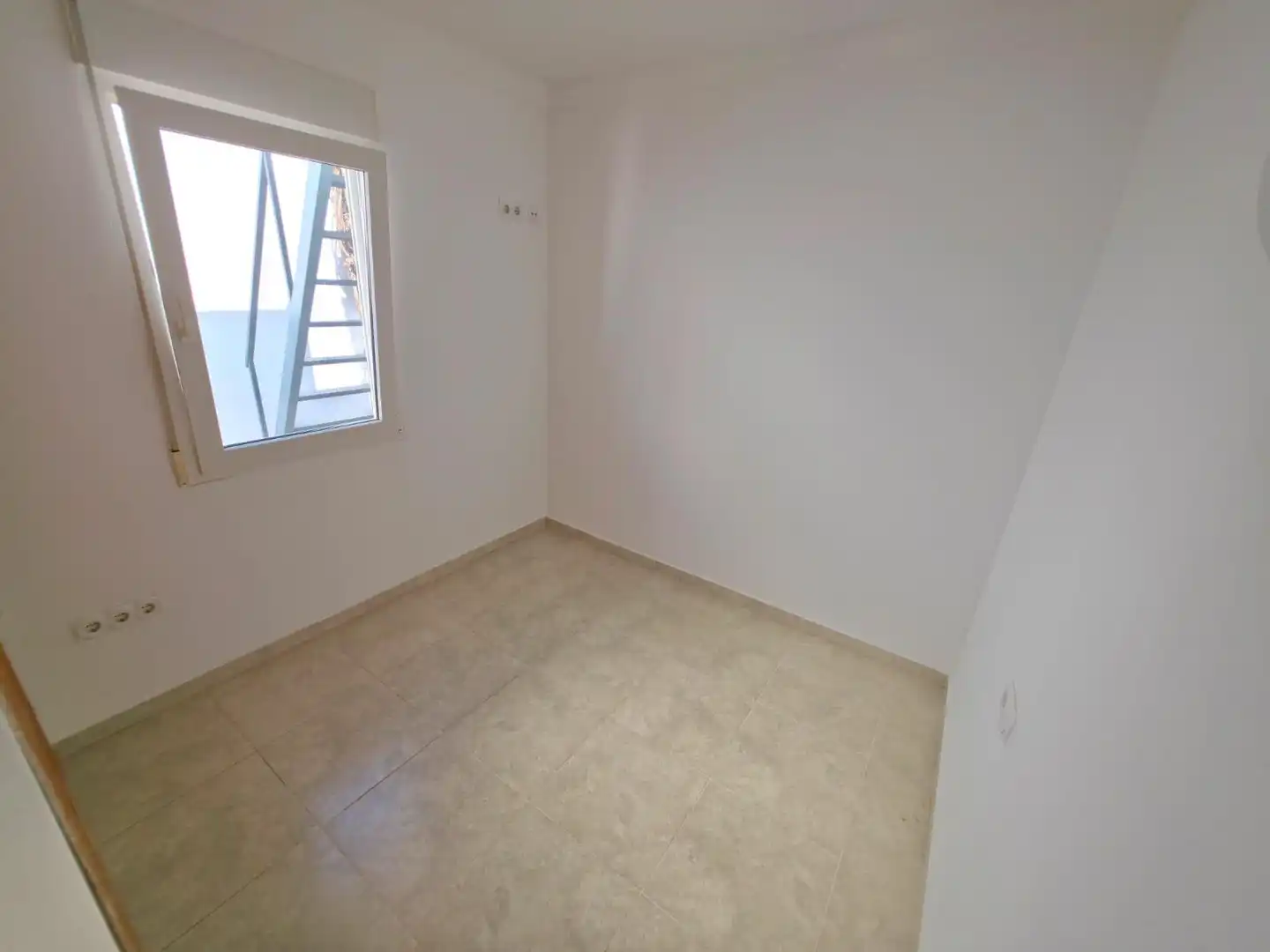 Casa aparellada amb jardí en venda a Las Marinas / Les Marines, imagen 6