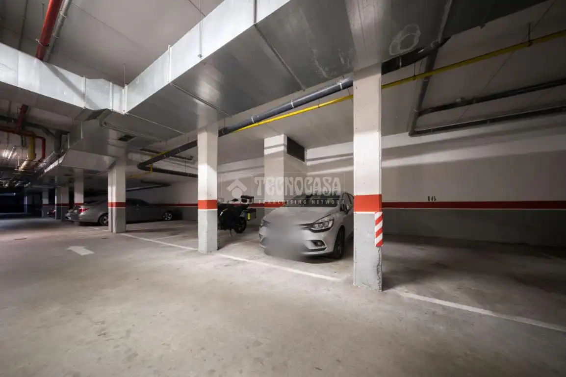 Parking de Piso en venta en Arroyo de la Encomienda con Terraza, Trastero y Piscina comunitaria