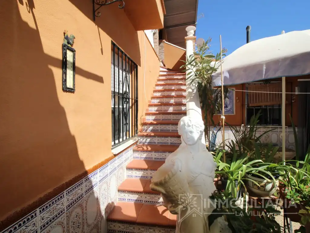 Vista exterior de Casa o xalet en venda en Alhaurín de la Torre amb Aire condicionat, Forn i Rentadora