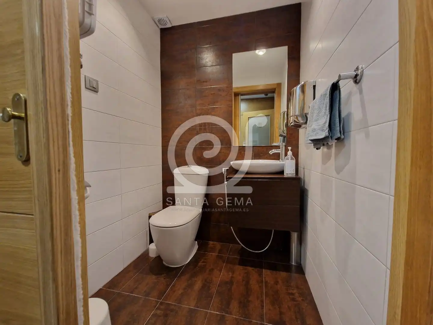 Baño de Local en venta en Cambre  con Alarma
