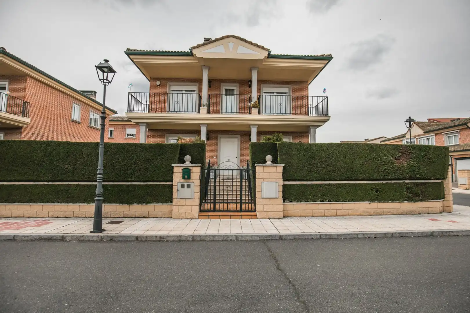 Vista exterior de Casa o xalet en venda en Ávila amb Calefacció, Jardí privat i Terrassa