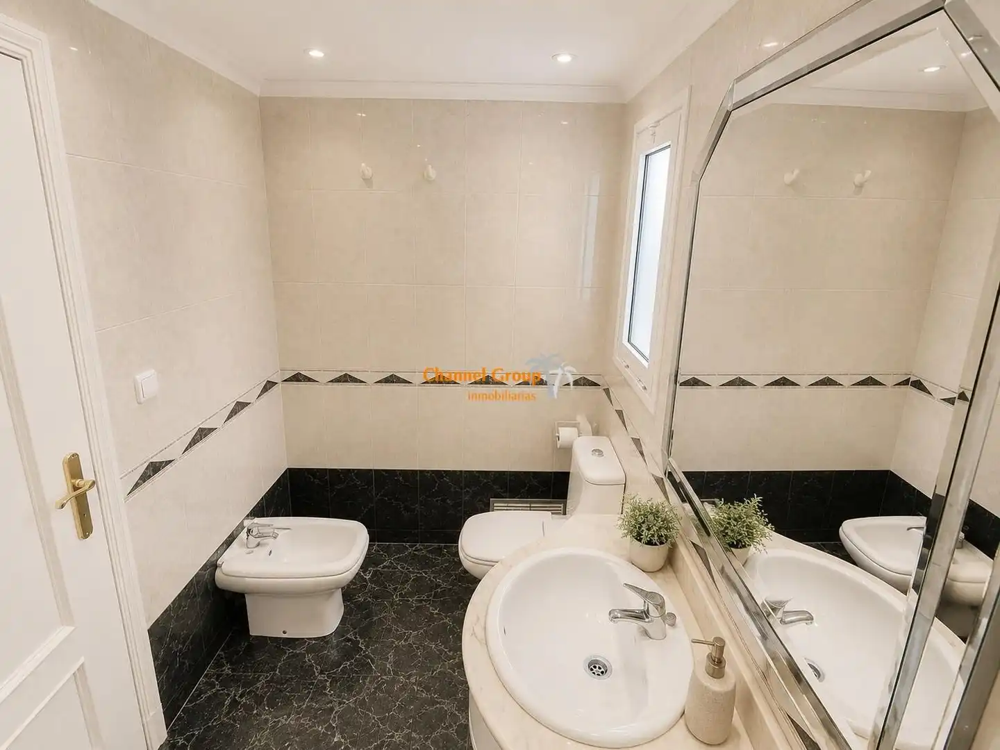 Bathroom of Flat for sale in Elche / Elx  with Air Conditioner, Heating and Balcony