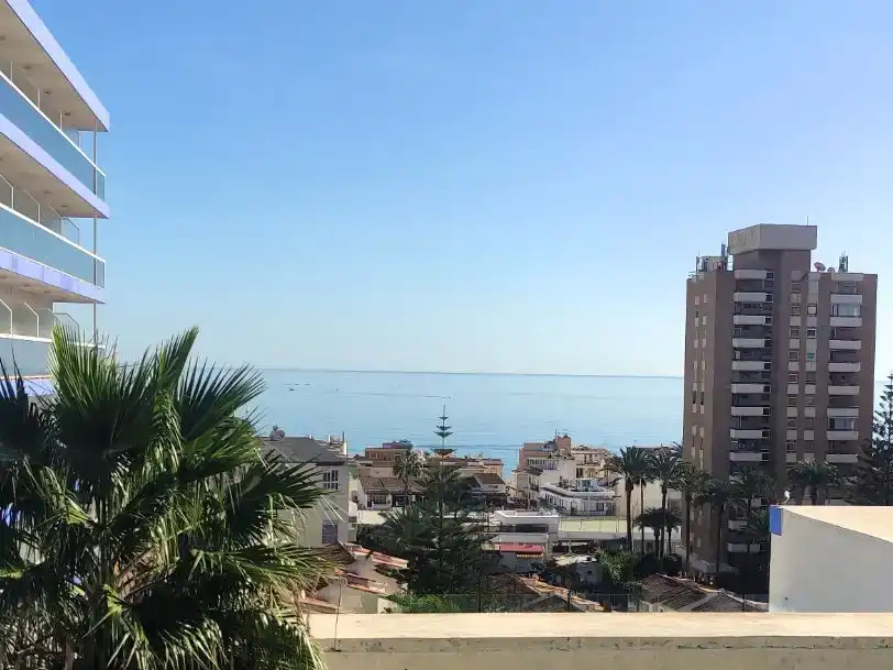 Vista exterior de Pis de lloguer en Torremolinos amb Aire condicionat
