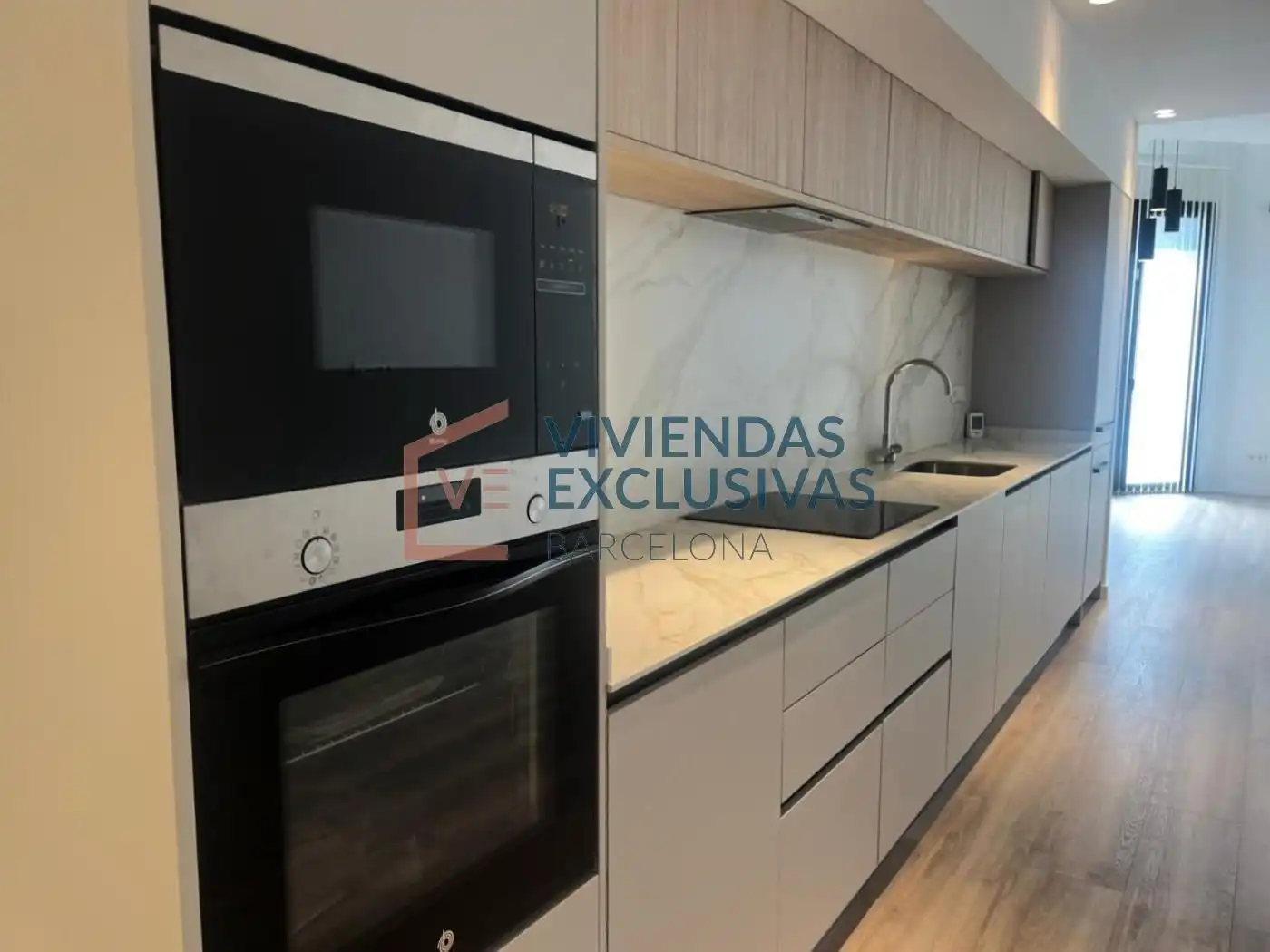 Cuina de Dúplex en venda en Barcelona amb Parquet, Balcó i Alarma