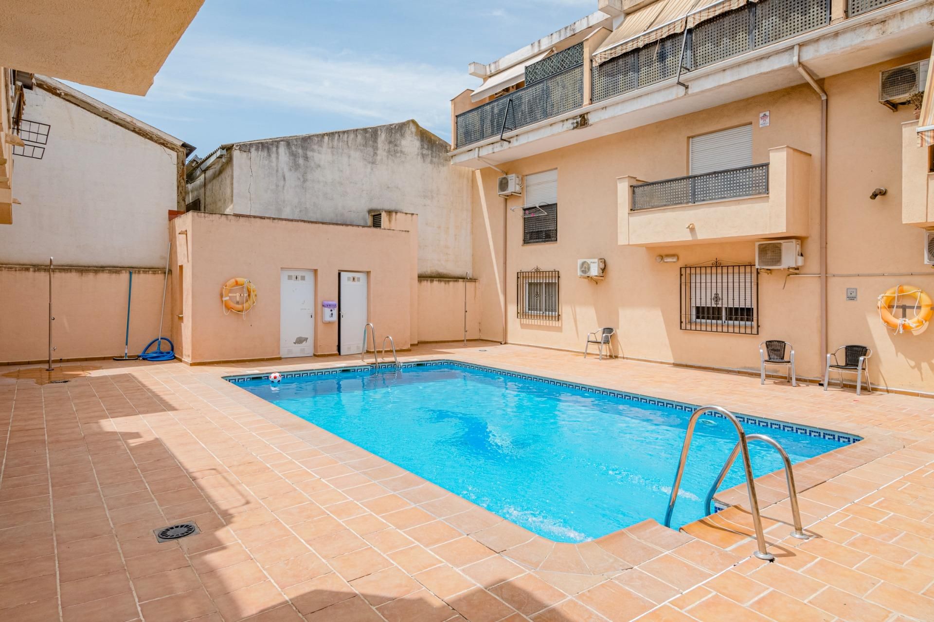 Piscina de Pis en venda en Las Gabias amb Aire condicionat