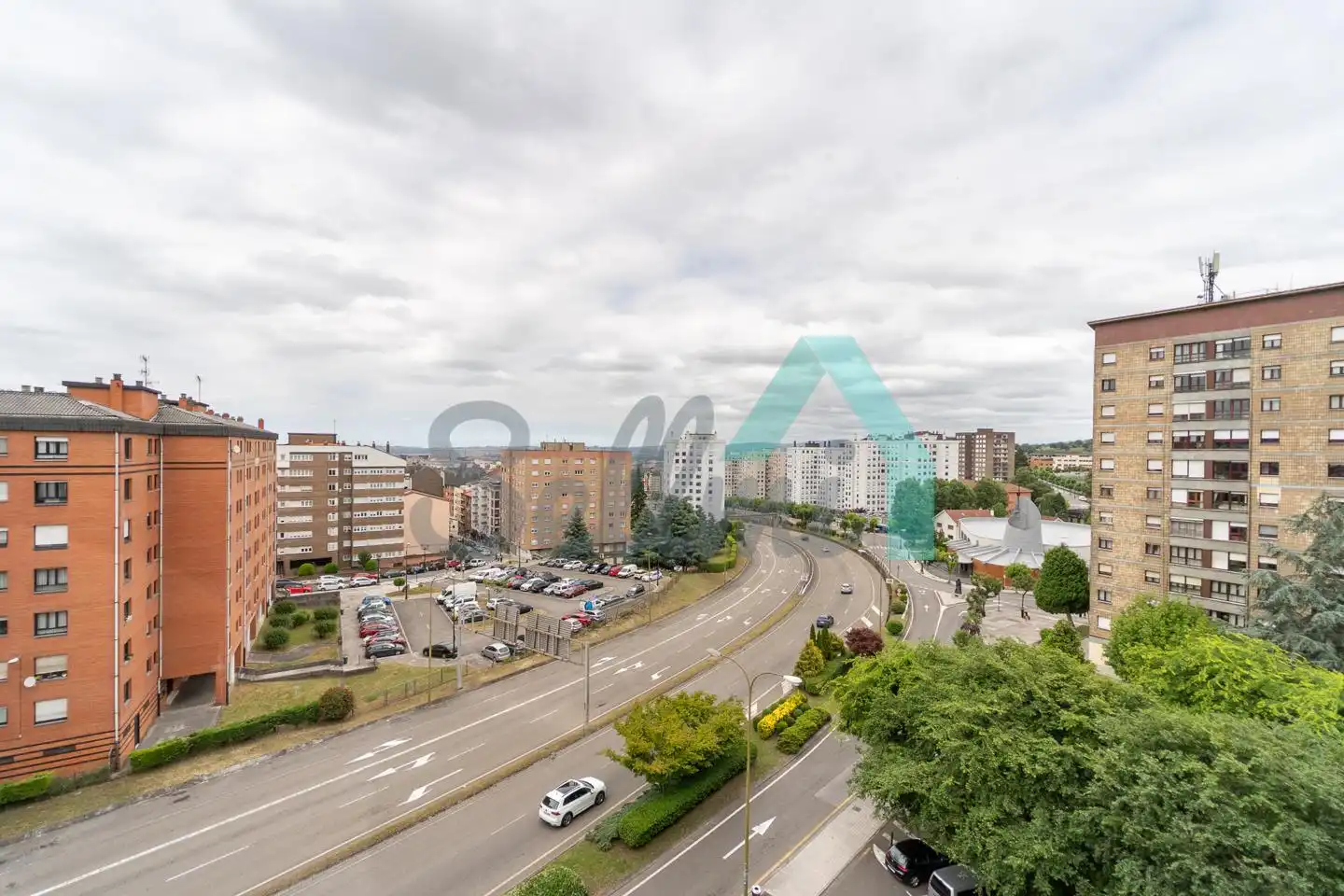 Vista exterior de Pis de lloguer en Oviedo  amb Calefacció i Parquet