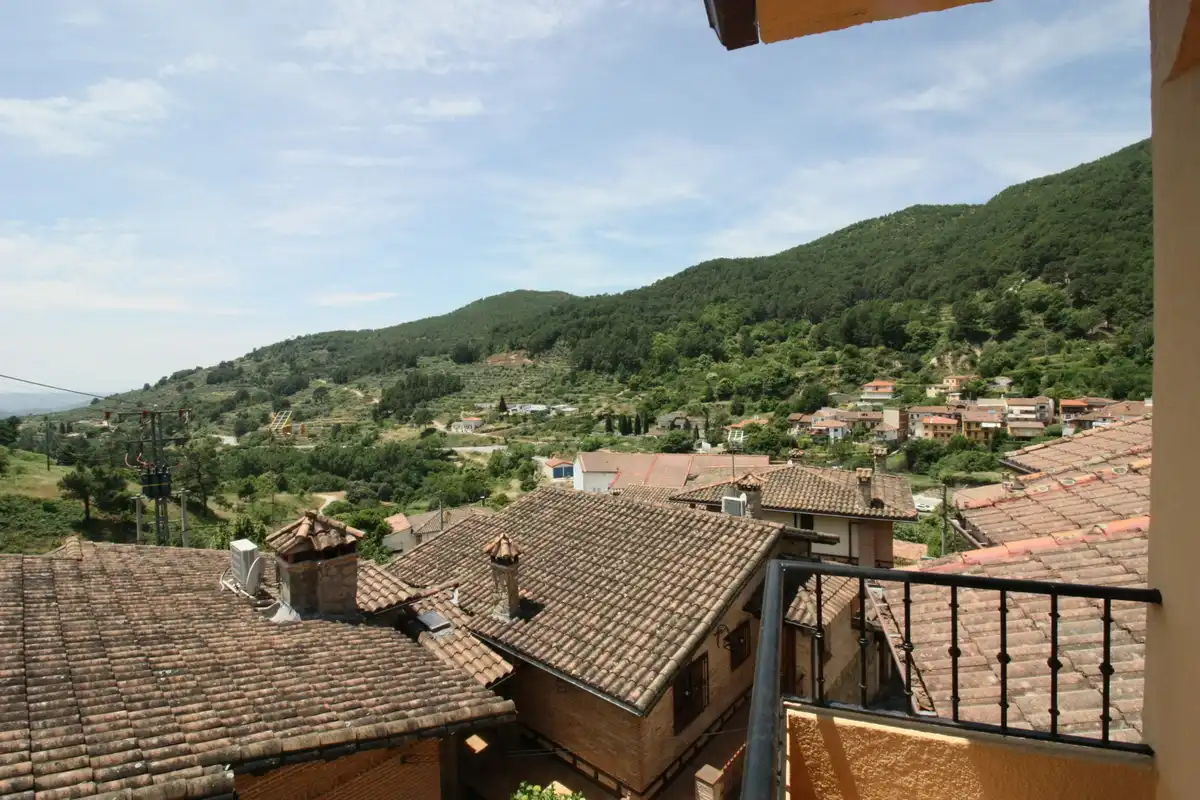 Vista exterior de Pis en venda en Cuevas del Valle amb Calefacció, Traster i Moblat