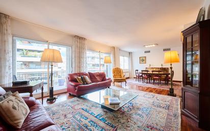 Living room of Flat for sale in  Barcelona Capital  with Air Conditioner, Heating and Parquet flooring