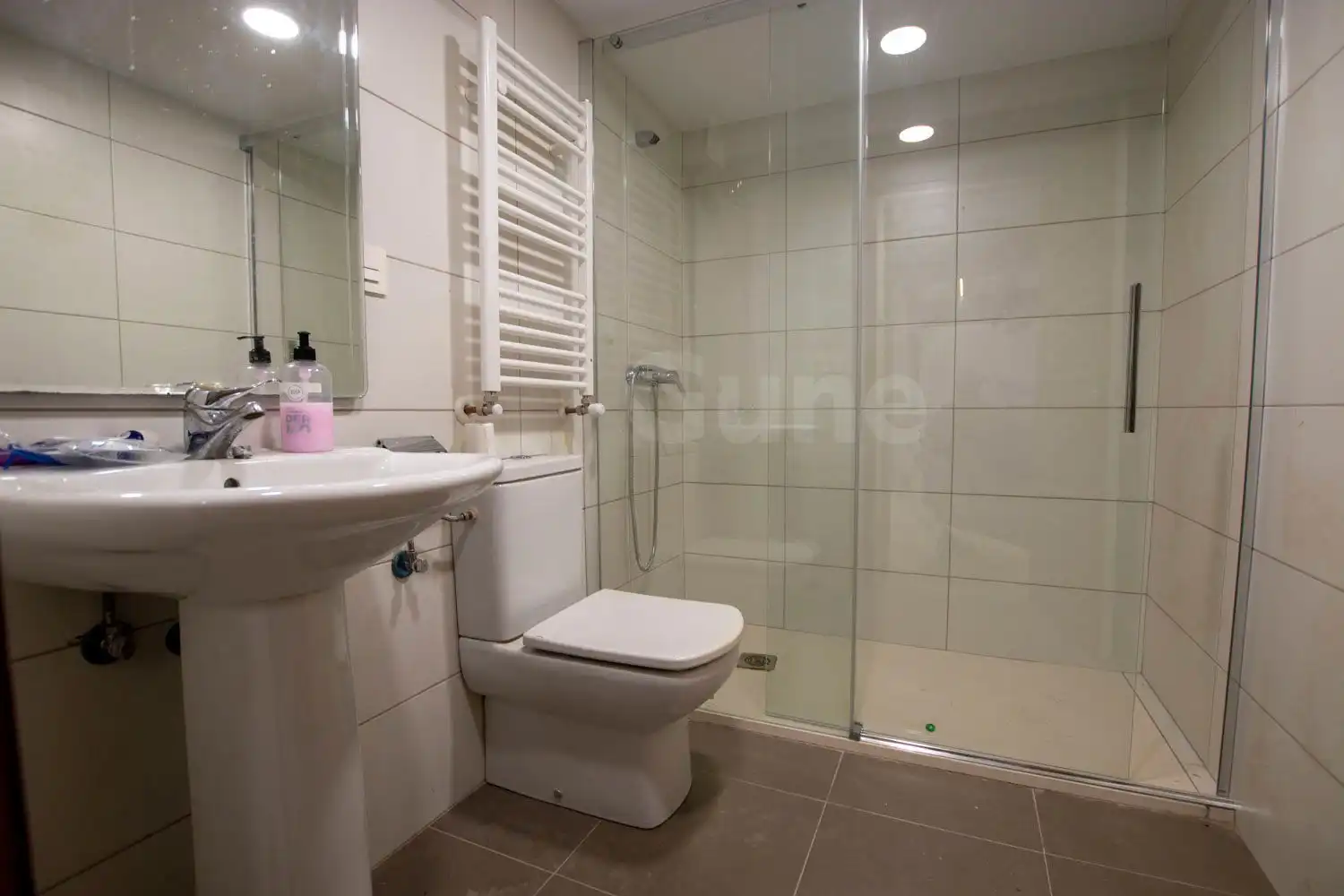 Badezimmer von Wohnung zum Verkauf in Segura mit Heizung