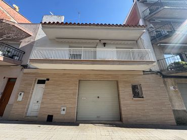 Casa a schiera con balcone in vendita a Carrer del Doctor Hermenegild Arruga