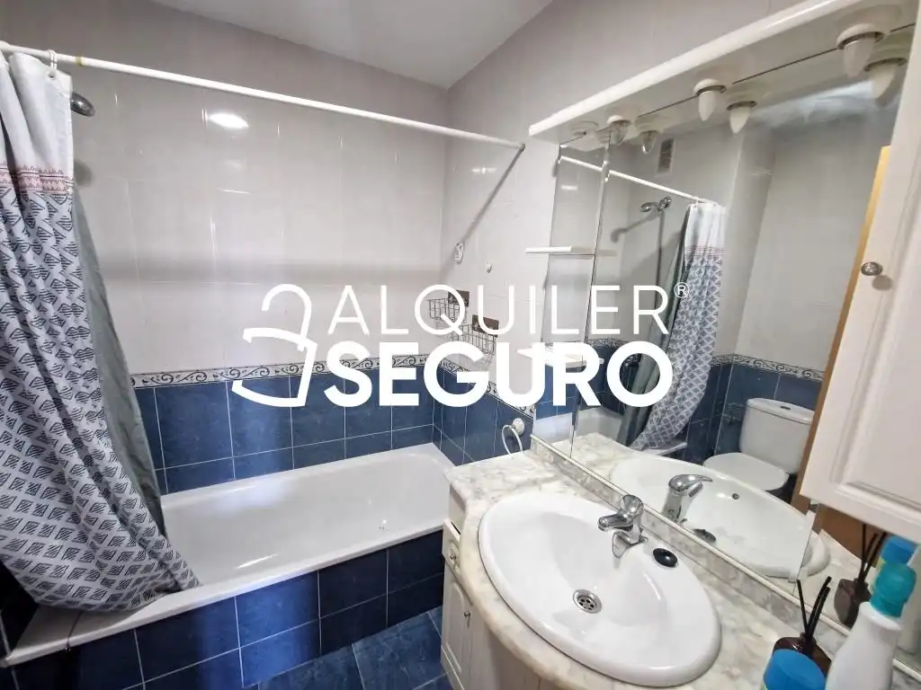 Bathroom of Flat for rent in Fuenlabrada  with Air Conditioner, Heating and Terrace