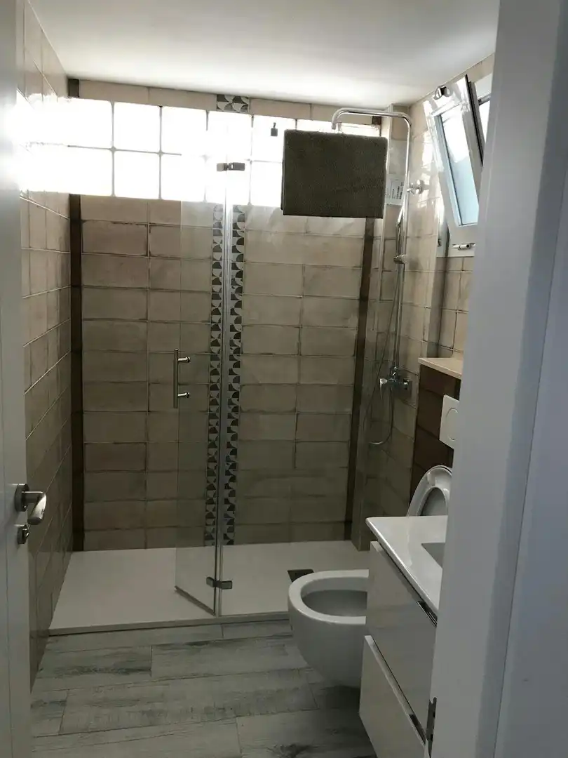 Baño de Piso para compartir en Valencia con Aire acondicionado, Amueblado y Lavadora