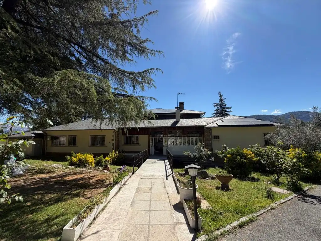 Vista exterior de Edificio en venta en Moralzarzal