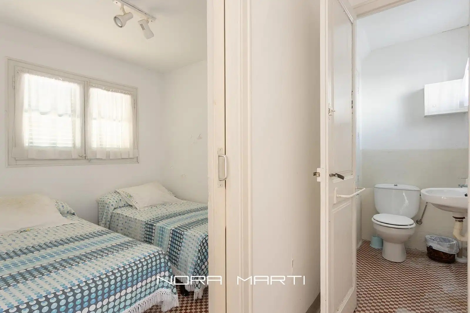 Habitación de Finca rústica en venta en Sitges con Aire acondicionado, Calefacción y Jardín privado