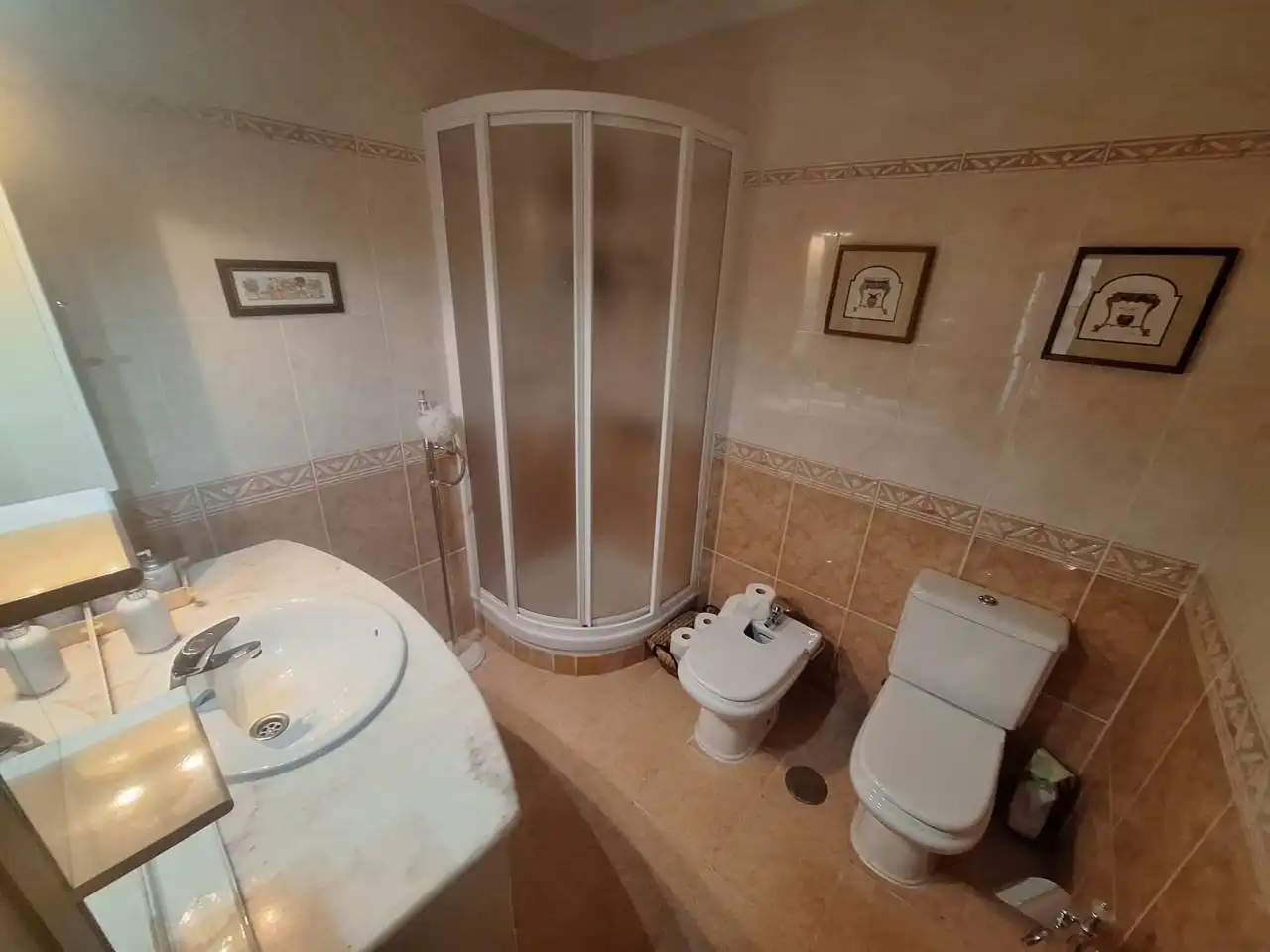 Bathroom of Flat for sale in Fuenlabrada  with Air Conditioner, Heating and Parquet flooring