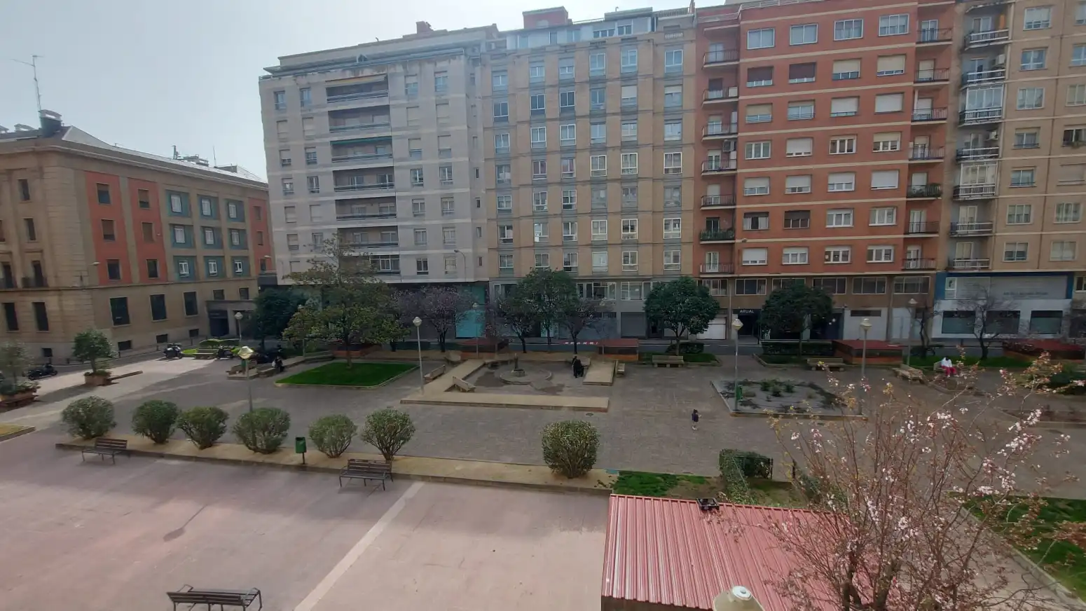 Vista exterior de Oficina en venta en  Logroño con Calefacción
